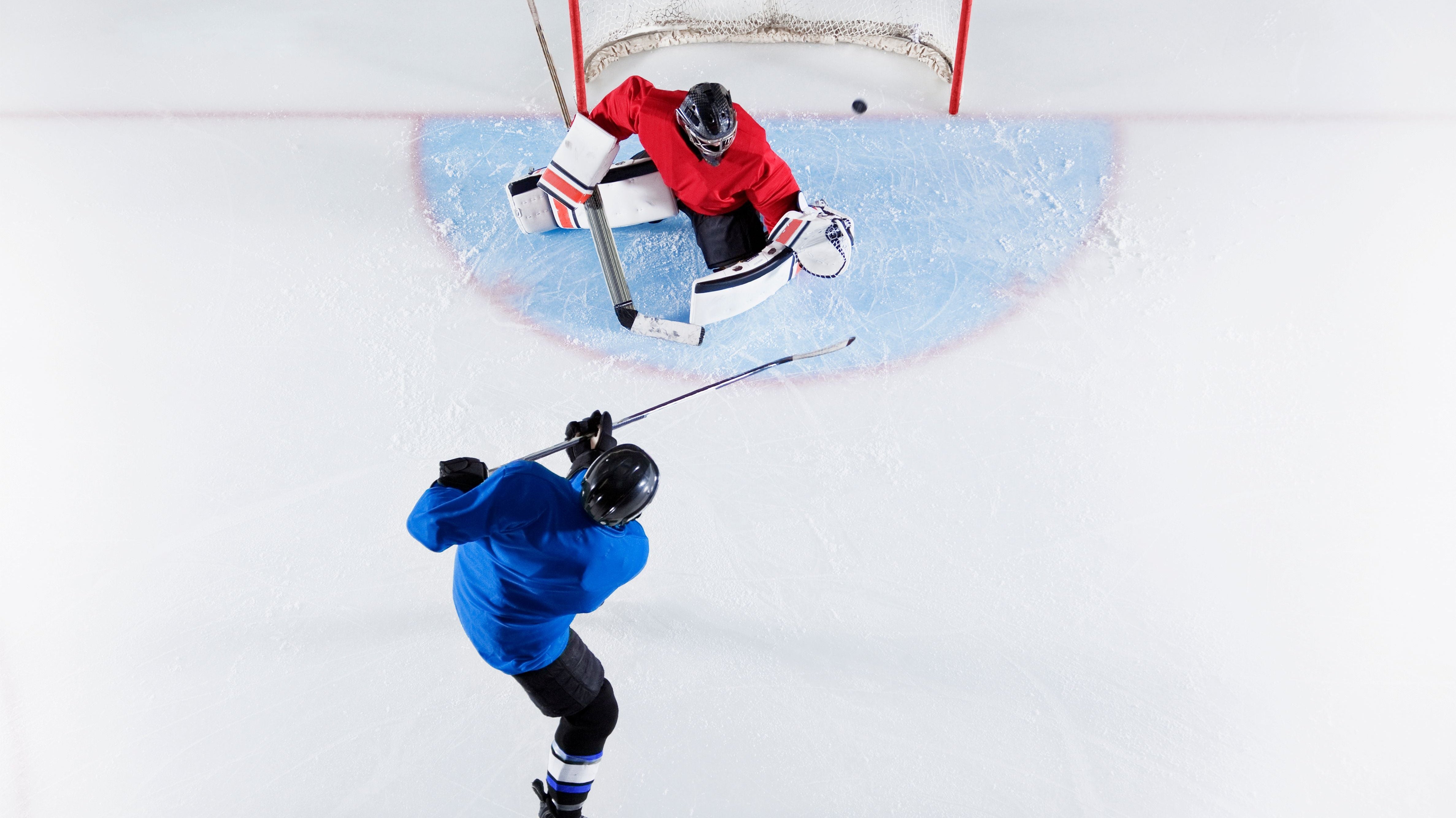 Hockey player scoring after a deke
