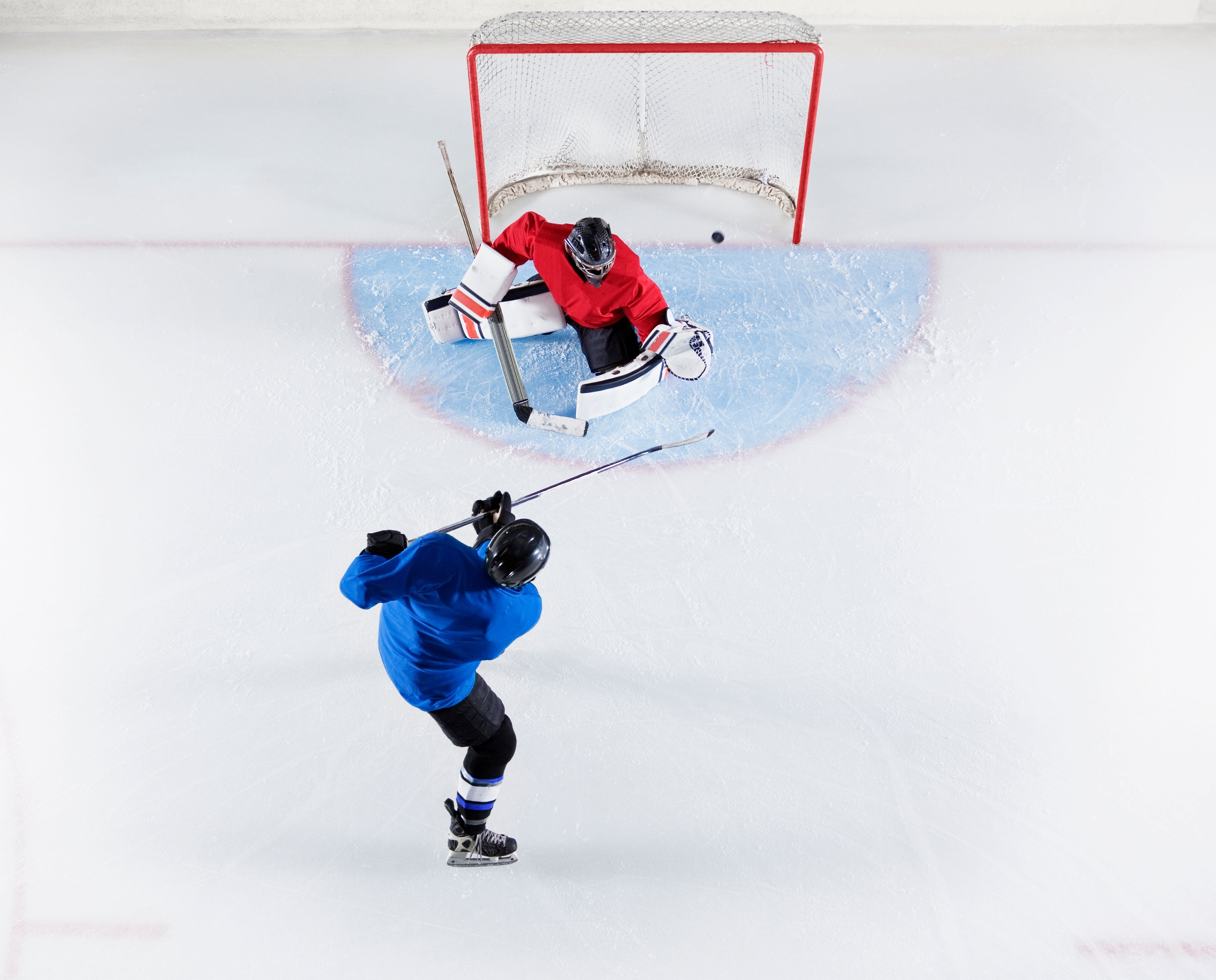 Hockey player scoring after a deke