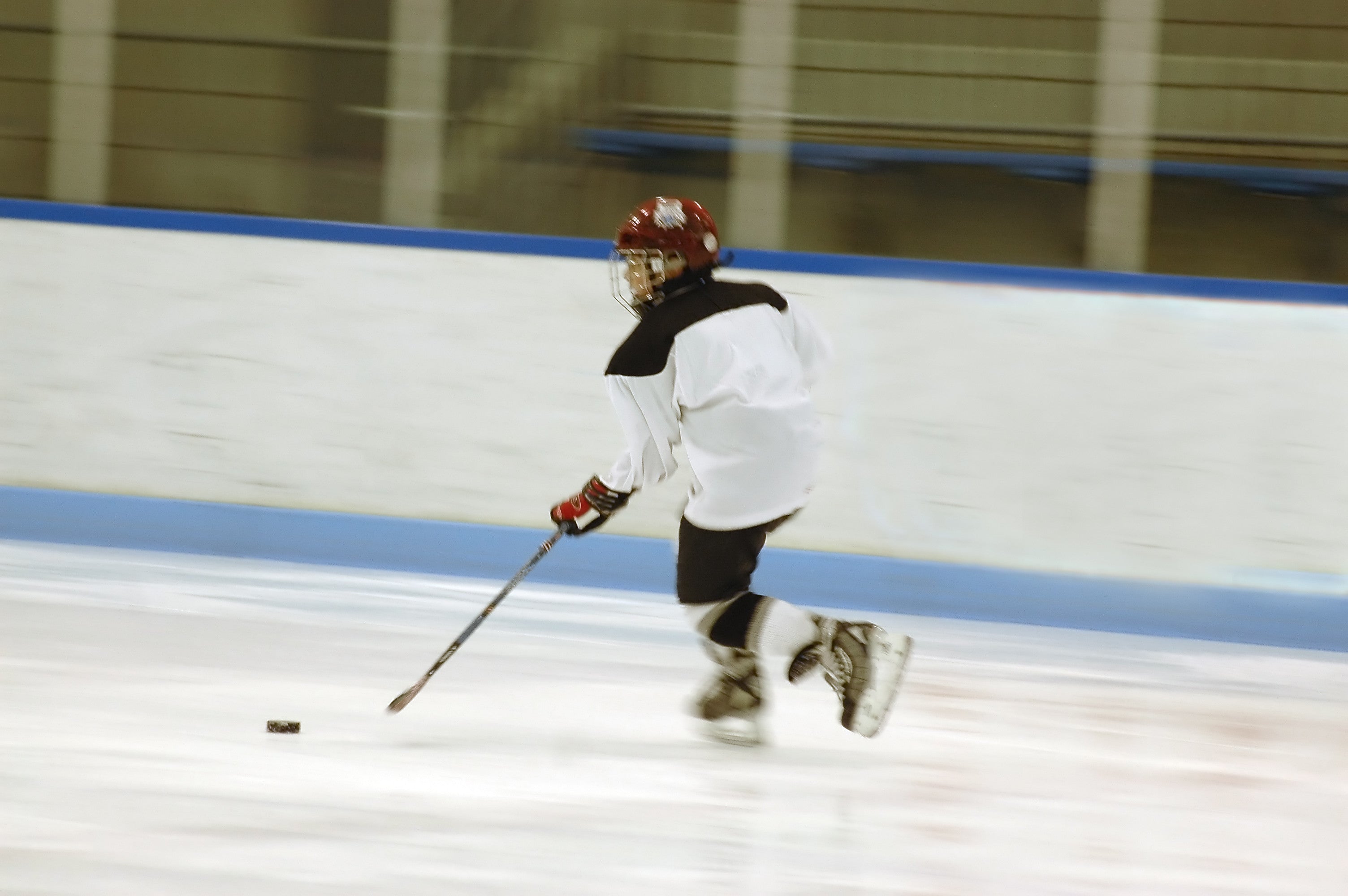 Person playing Hockey trying speed tips for skating